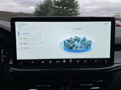 Used 2025 Ford Escape ST-Line w/ Equipment Group 301A image 32