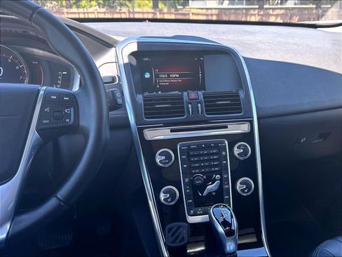 Used 2016 Volvo XC60 T5 Premier w/ Proximity Package FWD image 9