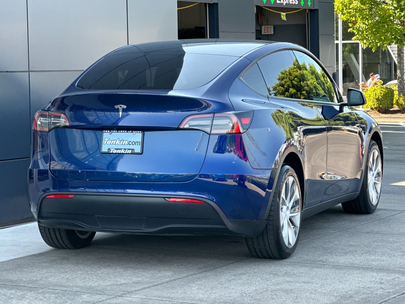 Used 2022 Tesla Model Y Long Range AWD/4WD image 4
