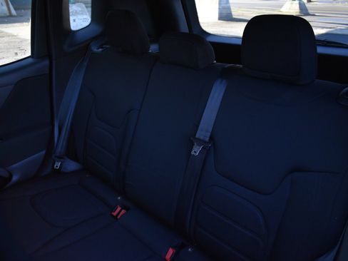 Used 2021 Jeep Renegade Latitude w/ Trailer Tow Group AWD/4WD image 15