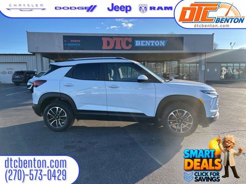 Used 2025 Chevrolet TrailBlazer LT image 3