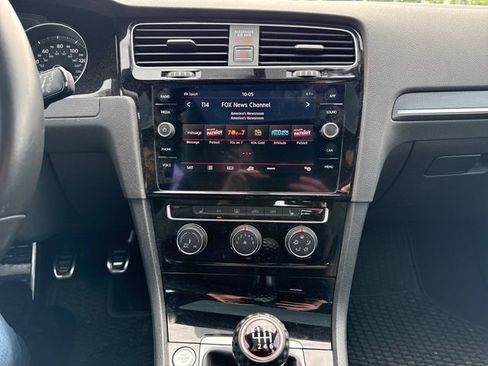 Used 2018 Volkswagen GTI SE FWD image 25