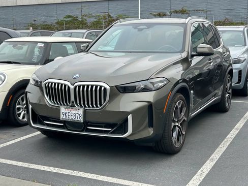 Used 2024 BMW X5 xDrive50e w/ Parking Assistance Package AWD/4WD image 2