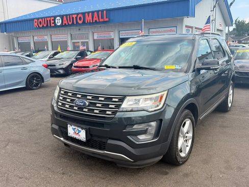 Used 2016 Ford Explorer XLT AWD/4WD image 4