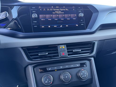 Used 2022 Volkswagen Taos SE image 23