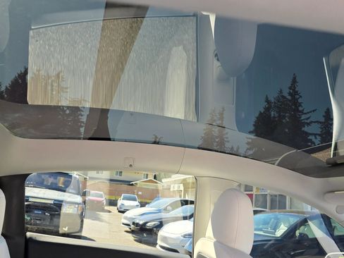 Used 2025 Tesla Model Y Long Range AWD/4WD image 15