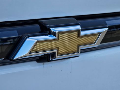 Used 2026 Chevrolet Equinox EV LT FWD image 24