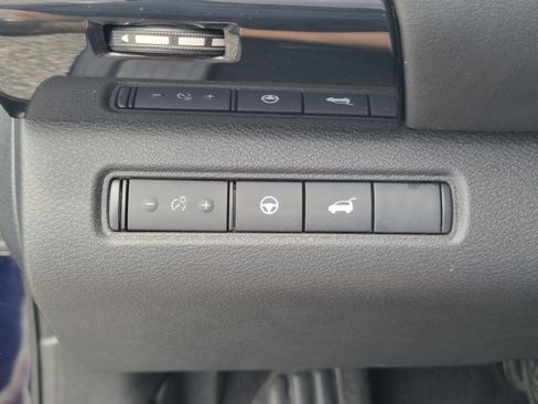 Used 2025 Nissan Pathfinder SV FWD image 34