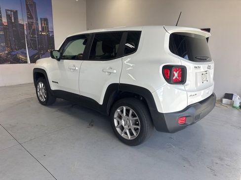 Used 2023 Jeep Renegade Latitude image 8