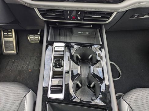New 2026 Volkswagen Atlas Peak Edition AWD/4WD image 18