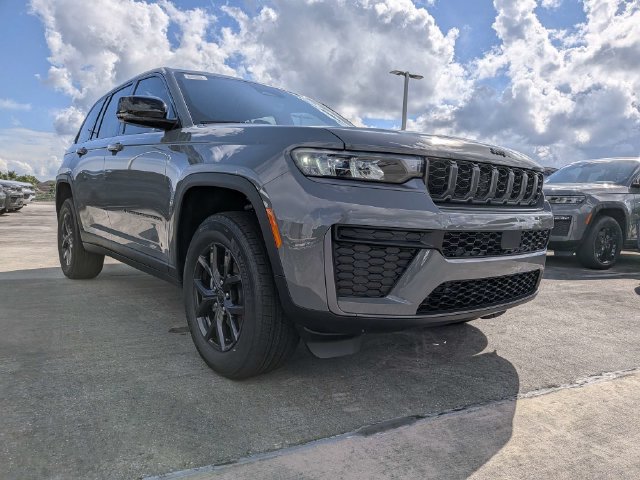 New 2027 Jeep Grand Cherokee Altitude AWD/4WD image 2