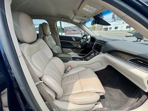 Used 2017 Lincoln Continental Reserve w/ Technology Package FWD image 18