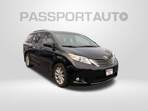 Used 2016 Toyota Sienna XLE image 3