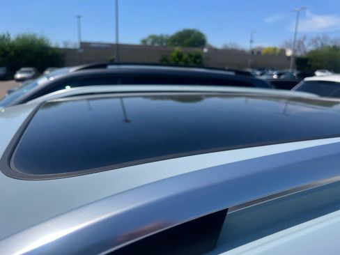 Used 2025 Volkswagen Taos SE w/ Panoramic Sunroof Package AWD/4WD image 7