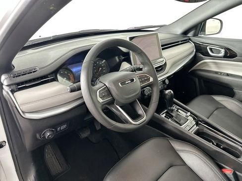 Used 2025 Jeep Compass Limited w/ Sun & Sound Group image 11