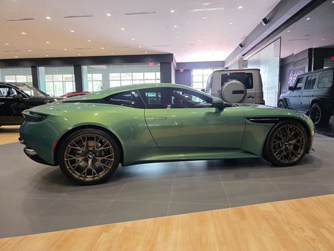 Used 2024 Aston Martin DB12 Coupe RWD image 7
