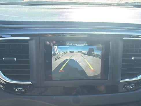 Certified 2020 Chrysler Pacifica Touring w/ Tire & Wheel Group image 15