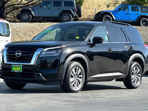 Used 2024 Nissan Pathfinder SV FWD image 9