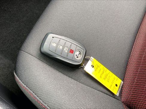 Used 2025 Toyota Corolla SE image 14