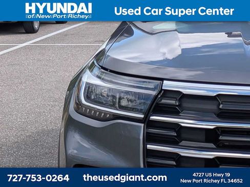 Used 2025 Ford Explorer Active RWD image 9