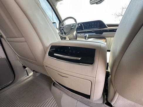 Certified 2023 Cadillac Escalade Premium Luxury Platinum image 20