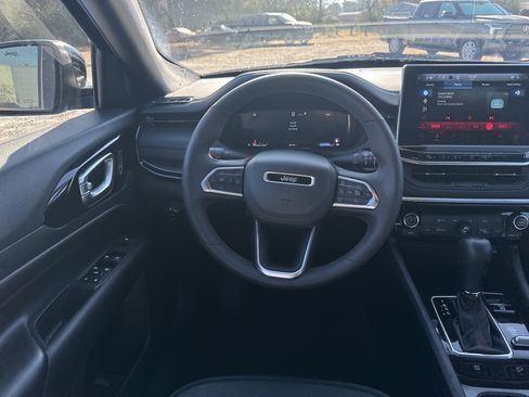 Used 2025 Jeep Compass Trailhawk w/ Trailhawk Elite Group image 23