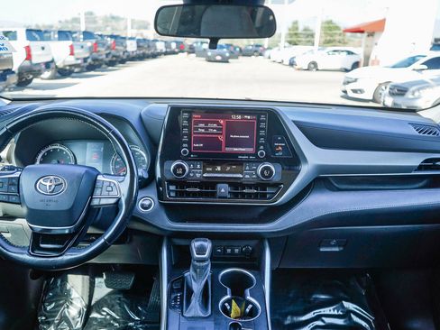 Used 2021 Toyota Highlander LE image 13