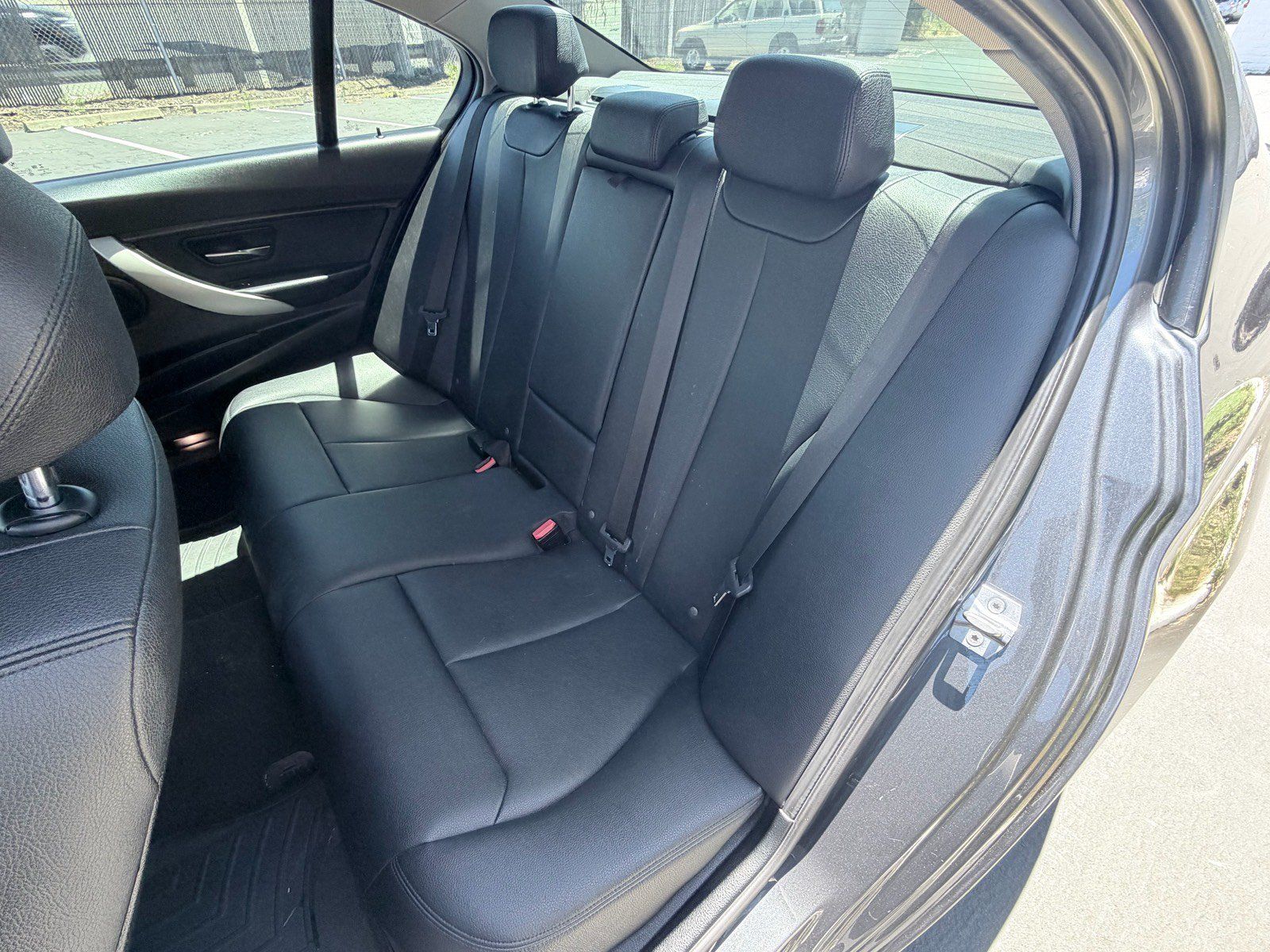 Used 2018 BMW 320i Sedan RWD image 8