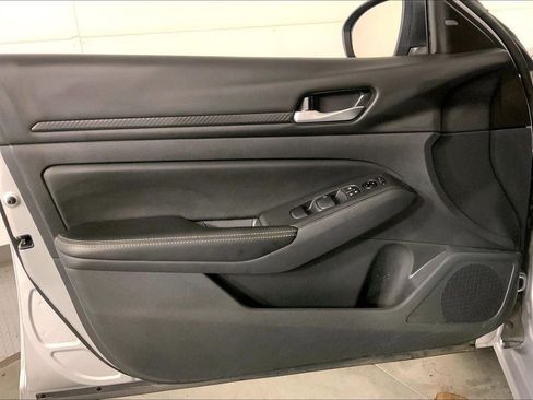 Used 2025 Nissan Altima 2.5 SV FWD image 24