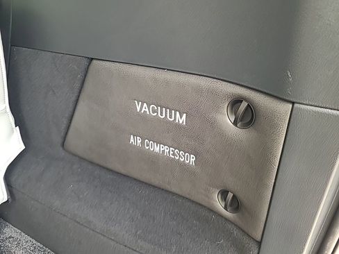 Used 2016 Mercedes-Benz Metris Passenger image 16