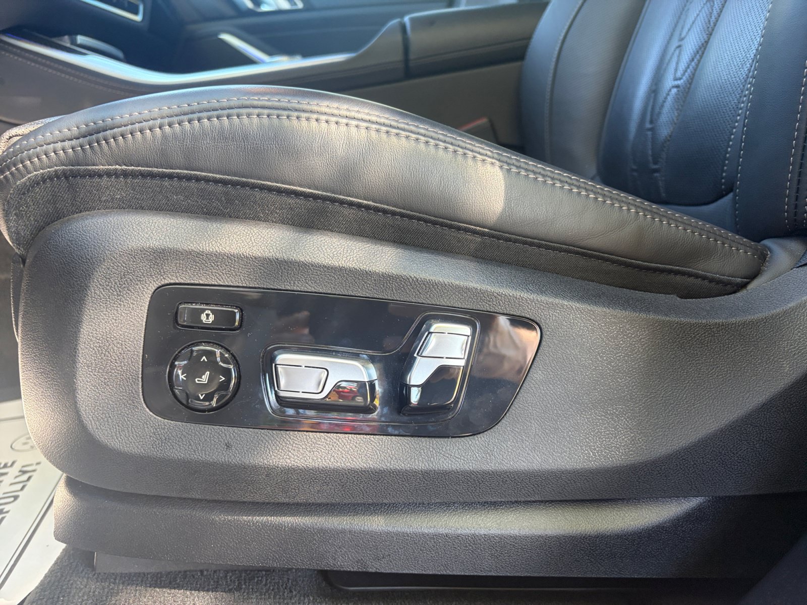 Used 2026 BMW X5 M60i AWD/4WD image 12
