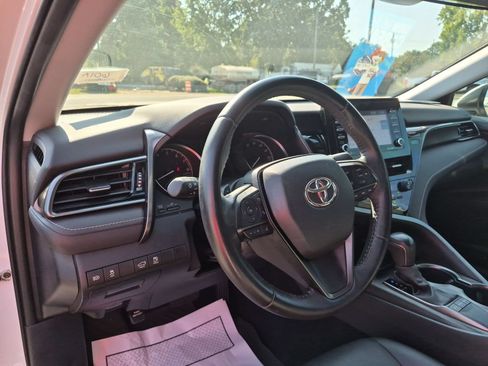 Used 2022 Toyota Camry SE FWD image 10