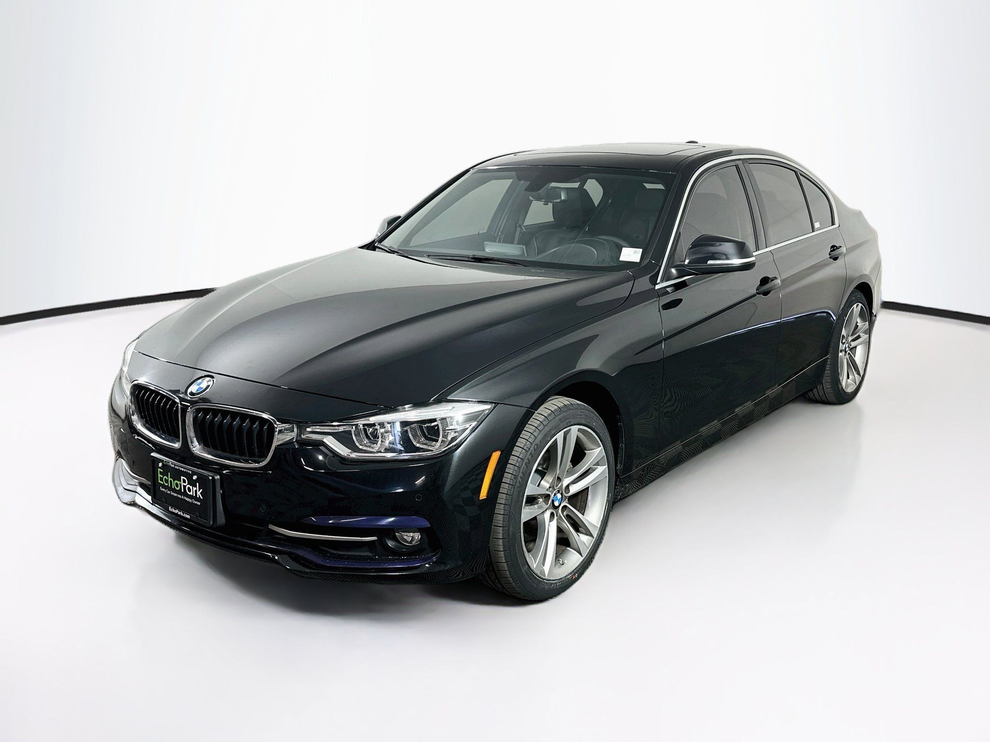 Used 2018 BMW 330i xDrive Sedan w/ Convenience Package AWD/4WD image 3