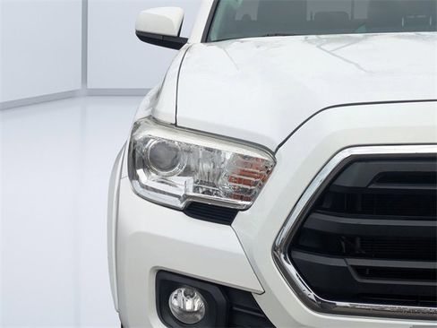 Used 2019 Toyota Tacoma SR5 image 9