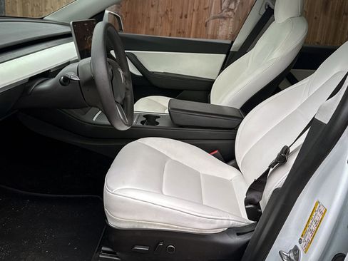 Used 2022 Tesla Model Y Performance image 25