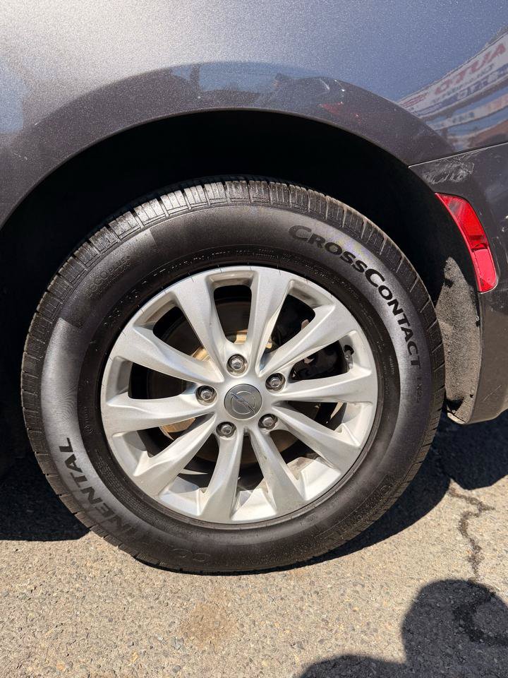 Used 2019 Chrysler Pacifica Touring-L FWD image 30