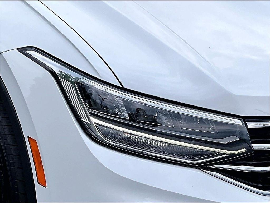 Used 2023 Volkswagen Tiguan SE AWD/4WD image 31