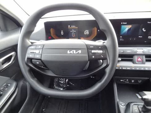 Used 2025 Kia K4 FWD image 13