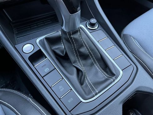 Used 2025 Volkswagen Jetta SE image 41