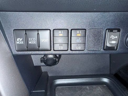 Certified 2018 Toyota RAV4 Limited AWD/4WD image 32