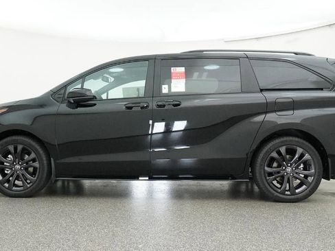 New 2026 Toyota Sienna XSE FWD image 19
