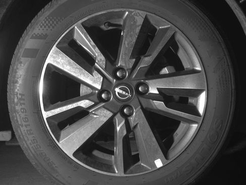 Used 2025 Nissan Versa SV image 13