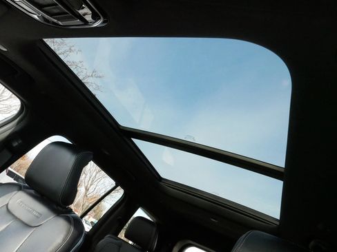 Used 2021 Jeep Grand Cherokee L Overland w/ Luxury Tech Group IV image 37