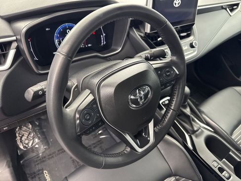 Used 2025 Toyota Corolla XSE FWD image 9