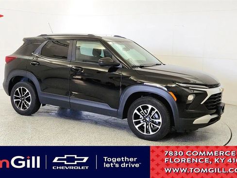 Used 2025 Chevrolet TrailBlazer LT image 1