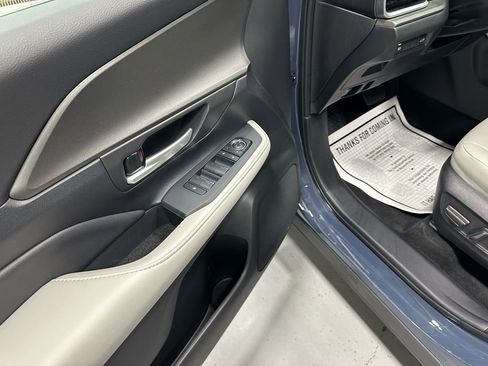 Used 2025 Toyota Grand Highlander AWD image 9