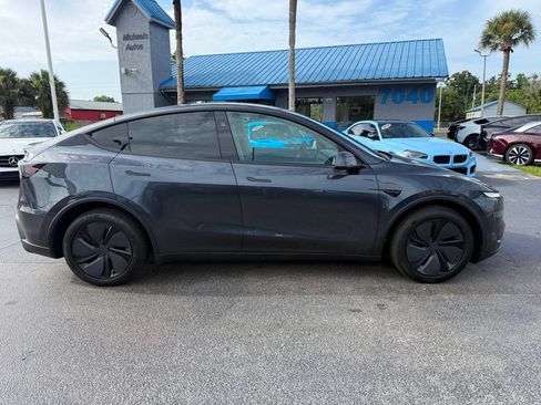 Used 2026 Tesla Model Y 2WD image 4