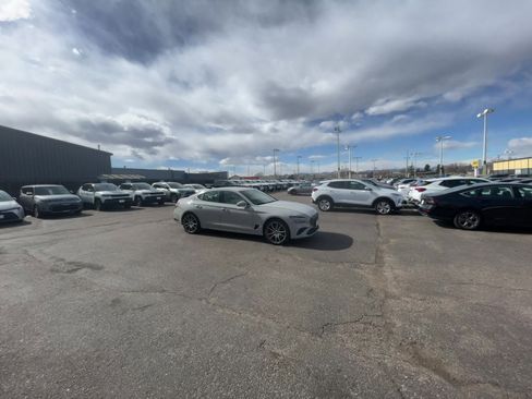 Used 2025 Genesis G70 2.5T image 12