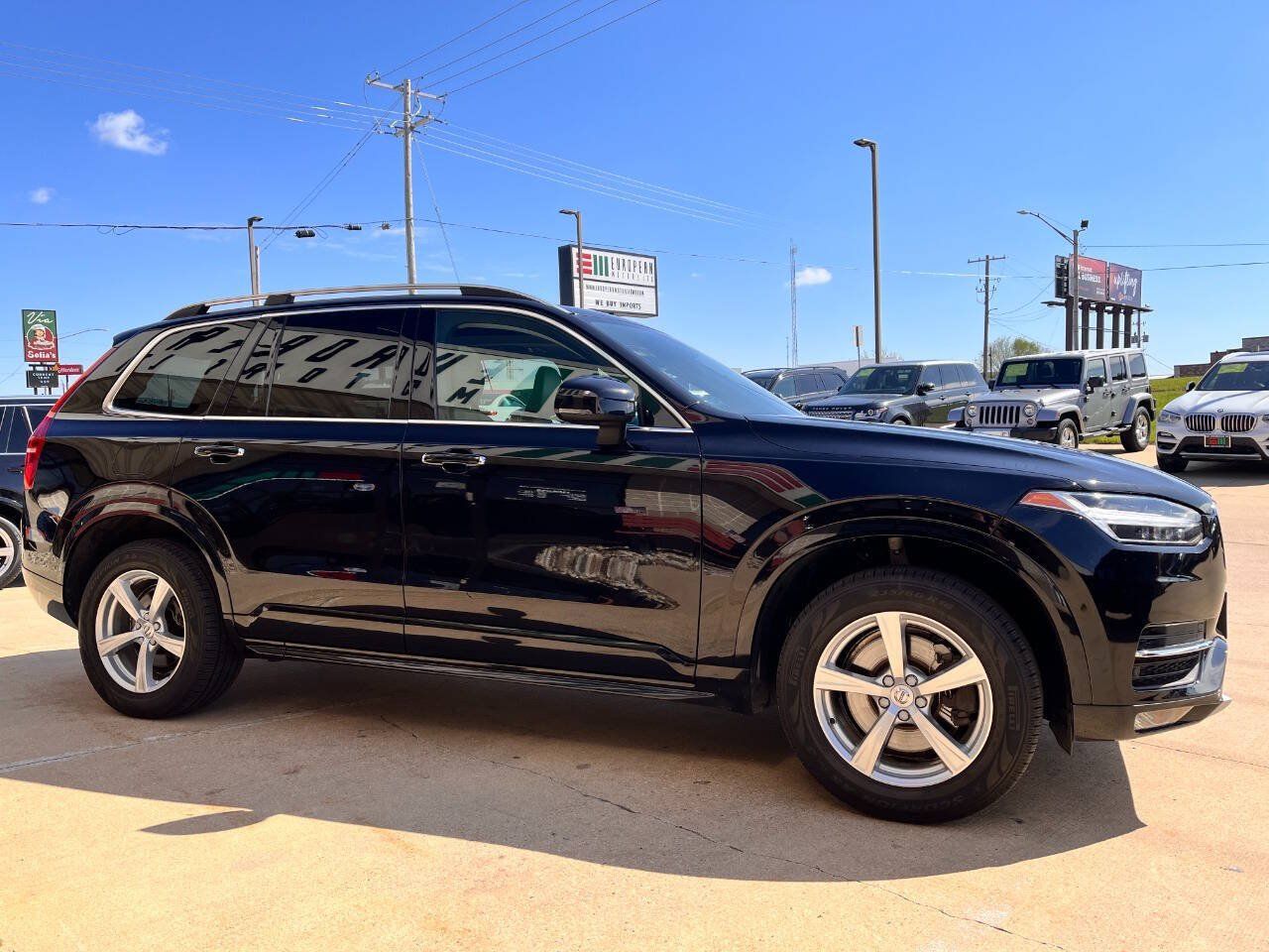 Used 2019 Volvo XC90 T5 Momentum w/ Multimedia Package AWD/4WD image 6