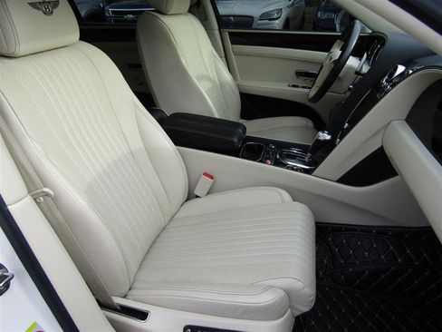 Used 2017 Bentley Flying Spur V8 image 41